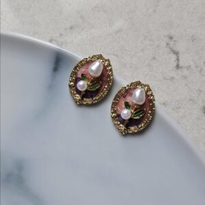 Kadın Vip Germent Serisi Pirinç Üzeri Metal Kaplama İnci Detay Vintage Küpe - Görsel 2