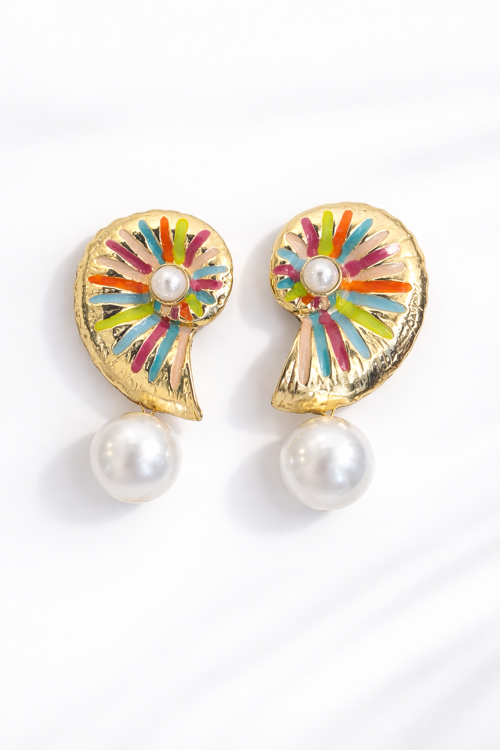 Auralis renkli deniz kabuğu küpe