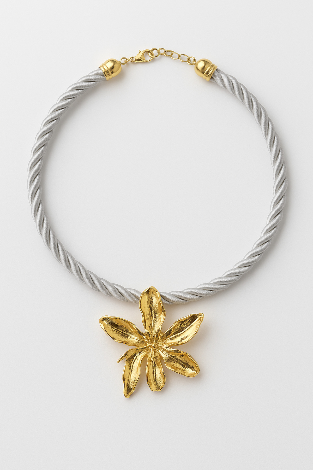 Golden Flower | 18K Altın Kaplama Çiçek Uçlu Hasır Kolye Günlük & Özel Gün Şık Kolye